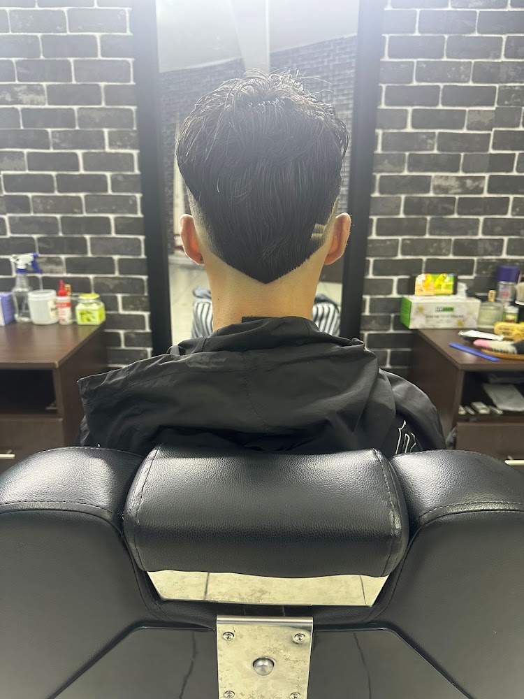 Yusuf, senior barber